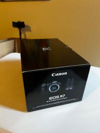 Canon EOS R7 Mirrorless Camera with RF-S 18-150mm f/3.5-6.3 IS STM Lens Black