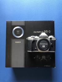 SECOND HAND CAMERA + LENSES - Olympus OM-D E-M5 Mark II Bundle